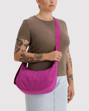 Load image into Gallery viewer, Baggu Medium Nylon Crescent Bag- Deep Fuchsia