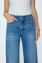 Load image into Gallery viewer, Donny Rolled Hem Boyfriend