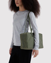 Load image into Gallery viewer, Baggu Medium Nylon Bowler Bag- Caper