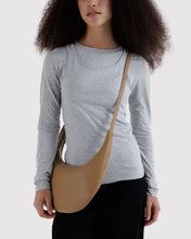 Load image into Gallery viewer, Baggu Medium Recycled Leather Flat Crescent - Dune
