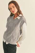 Load image into Gallery viewer, KNIT BASKET WEAVE SWEATER VEST - Heather Grey
