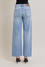 Load image into Gallery viewer, 31&quot; Vintage Wash Stretch Mid Rise Dad Jean - Hidden
