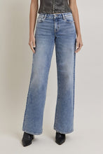 Load image into Gallery viewer, Nori 33&quot; - Medium Wash Clean Mid Rise Wideleg Denim - Hidden
