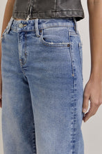 Load image into Gallery viewer, Nori 33&quot; - Medium Wash Clean Mid Rise Wideleg Denim - Hidden
