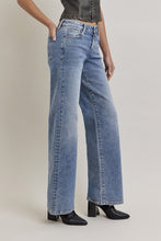 Load image into Gallery viewer, Nori 33&quot; - Medium Wash Clean Mid Rise Wideleg Denim - Hidden
