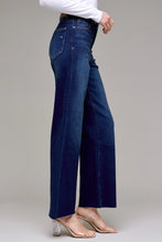 Load image into Gallery viewer, Dad Jean 31&quot; - Dark Wash Clean Stretch
