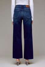 Load image into Gallery viewer, Dad Jean 31&quot; - Dark Wash Clean Stretch
