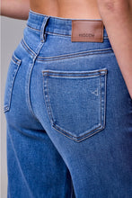 Load image into Gallery viewer, Nori 31&quot; - Dark Wash Clean Stretch Wideleg
