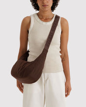 Load image into Gallery viewer, Baggu Medium Nylon Crescent Bag- Coffee

