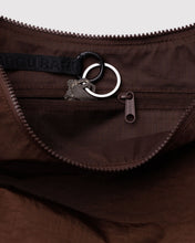 Load image into Gallery viewer, Baggu Medium Nylon Crescent Bag- Coffee

