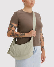 Load image into Gallery viewer, Baggu Medium Nylon Crescent Bag- Celadon
