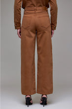 Load image into Gallery viewer, Logan 31&quot; - Stretch High Rise Relaxed Dad Jean
