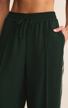 Load image into Gallery viewer, Saunder Track Pant - Garland Green
