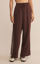 Load image into Gallery viewer, Saunder Track Pant - Sandalwood
